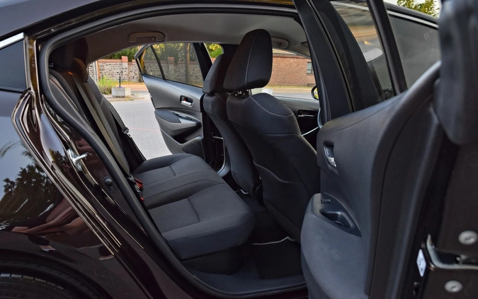 Toyota Corolla cena 83700 przebieg: 38800, rok produkcji 2019 z Sochaczew małe 704